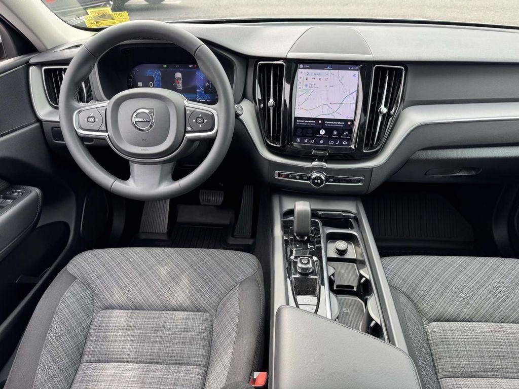 2024 Volvo XC60 B5 Core Dark Theme