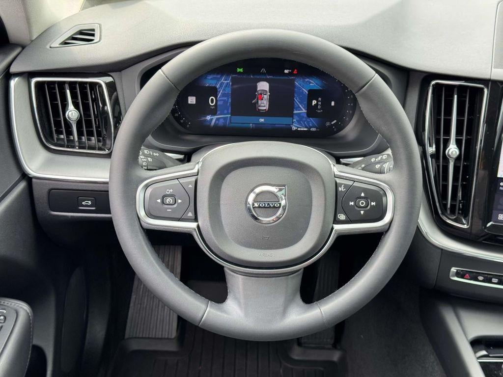2024 Volvo XC60 B5 Core Dark Theme