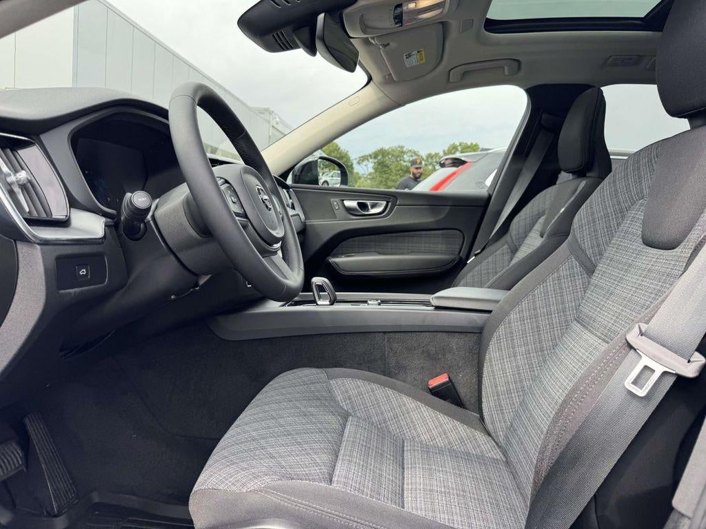 2024 Volvo XC60 B5 Core Dark Theme
