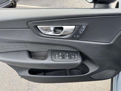 2024 Volvo XC60 B5 Core Dark Theme
