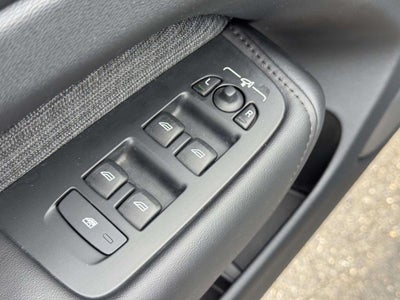 2024 Volvo XC60 B5 Core Dark Theme