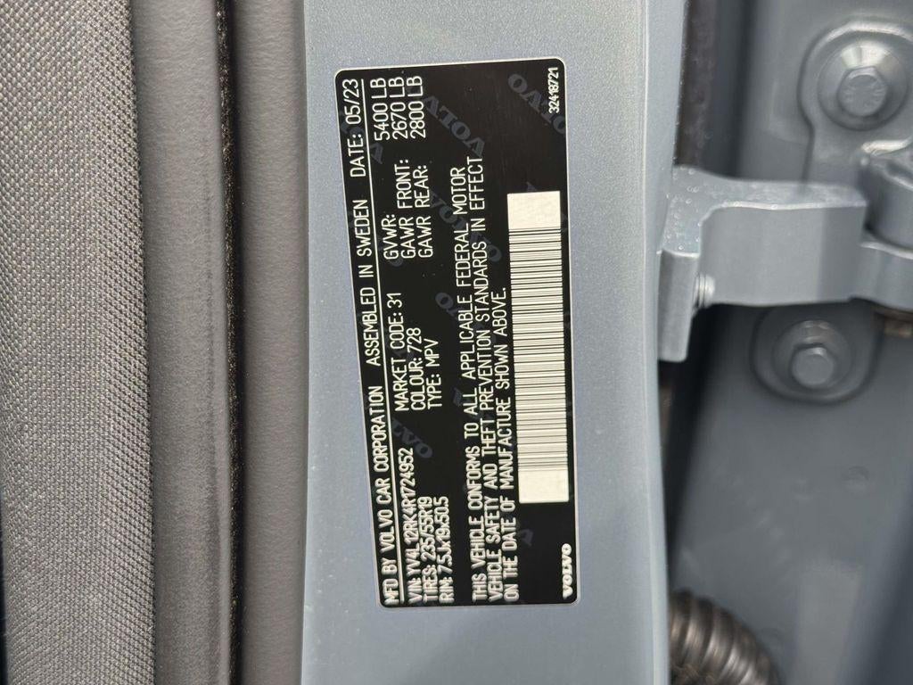 2024 Volvo XC60 B5 Core Dark Theme
