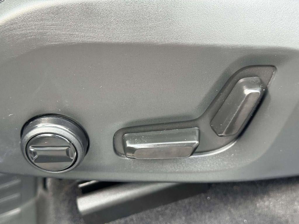 2024 Volvo XC60 B5 Core Dark Theme