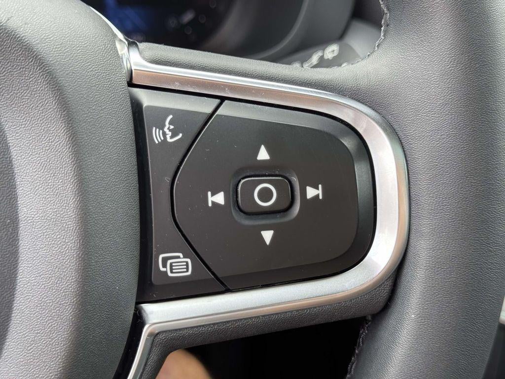 2024 Volvo XC60 B5 Core Dark Theme
