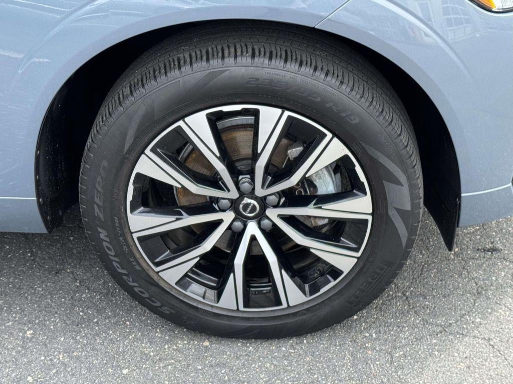 2024 Volvo XC60 B5 Core Dark Theme