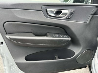 2024 Volvo XC60 B5 Core Dark Theme