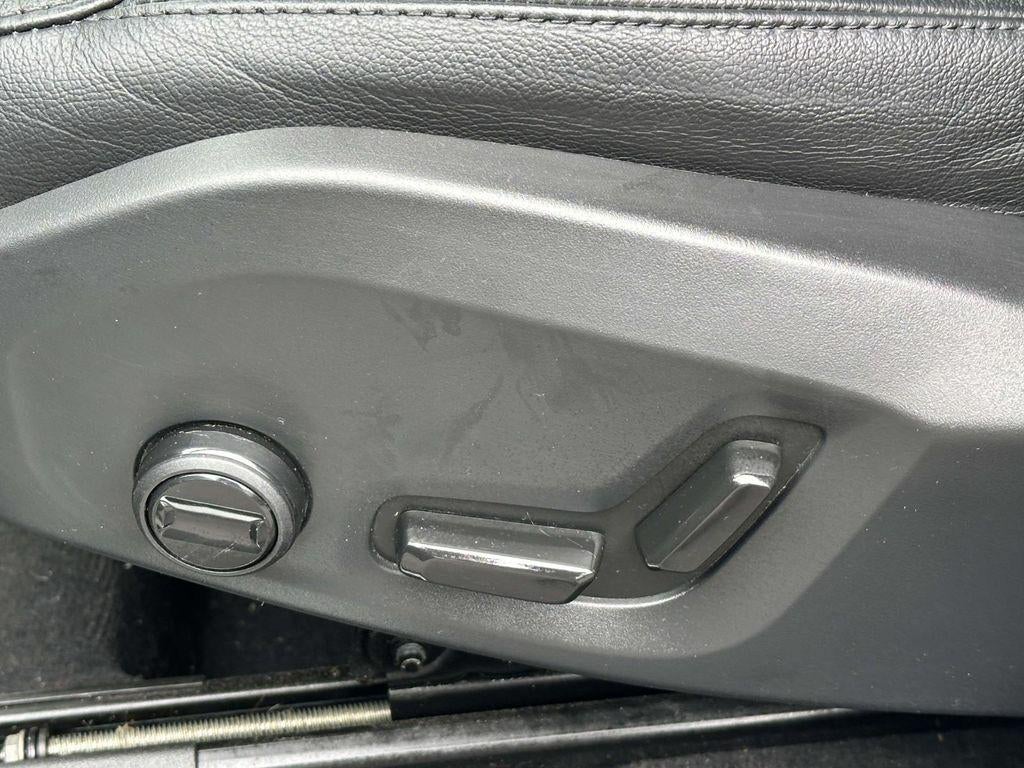 2024 Volvo XC60 B5 Core Dark Theme