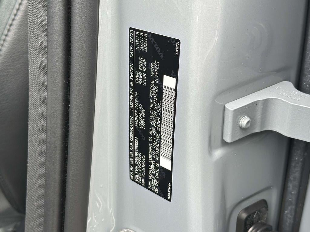 2024 Volvo XC60 B5 Core Dark Theme