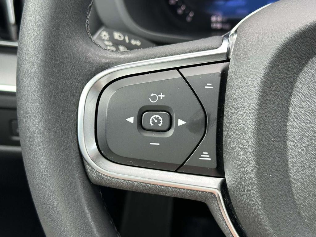 2024 Volvo XC60 B5 Core Dark Theme
