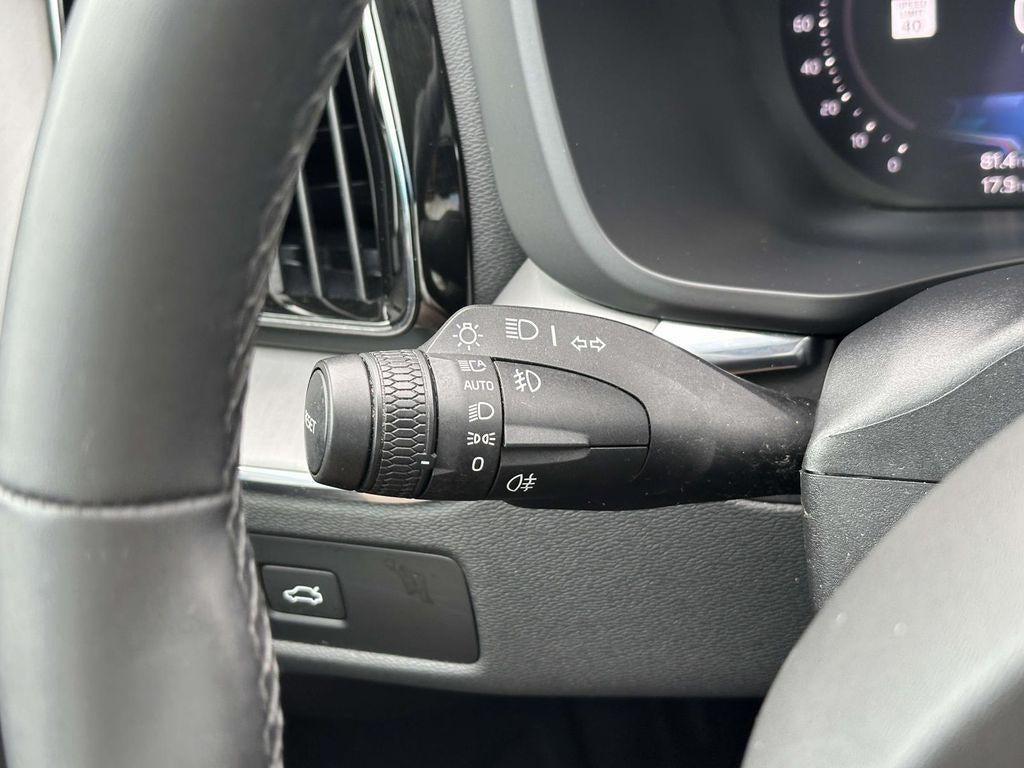 2024 Volvo XC60 B5 Core Dark Theme