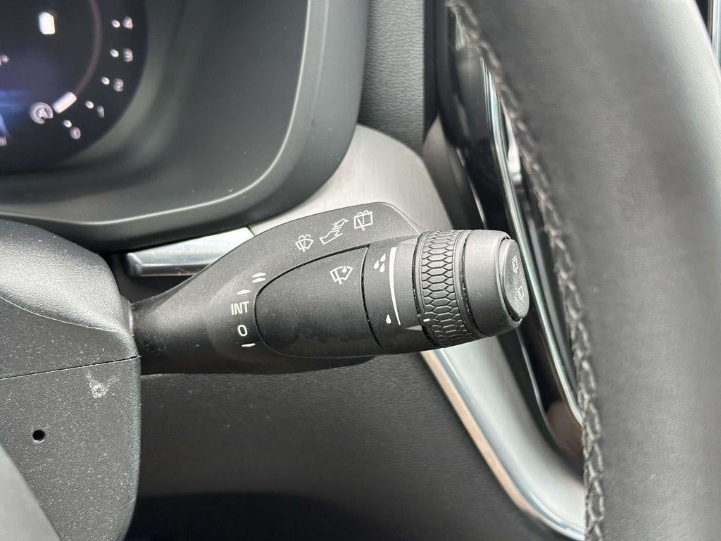 2024 Volvo XC60 B5 Core Dark Theme