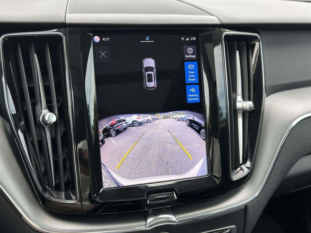 2024 Volvo XC60 B5 Core Dark Theme