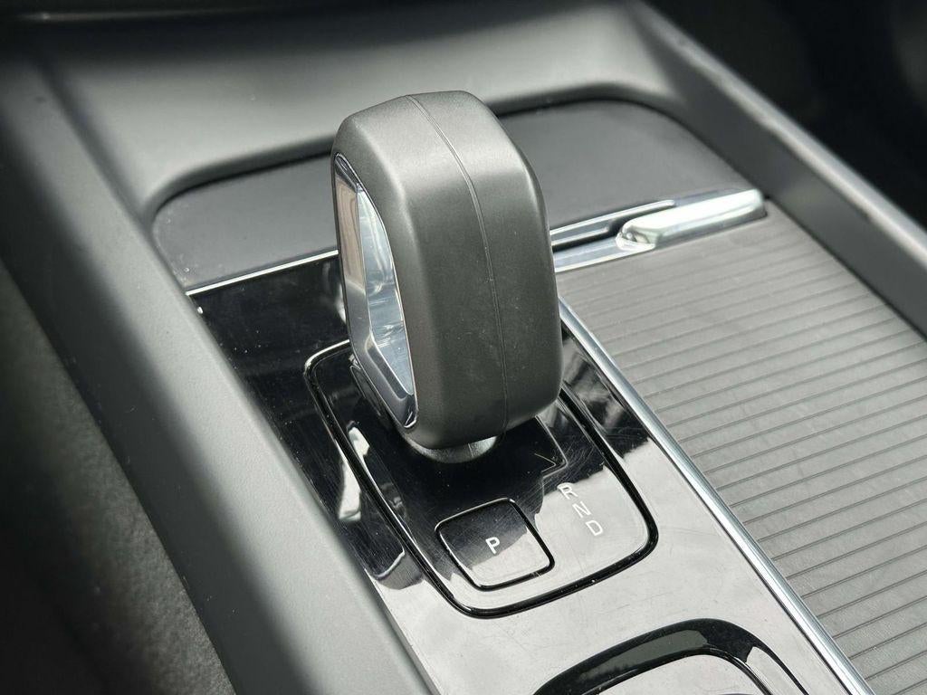 2024 Volvo XC60 B5 Core Dark Theme