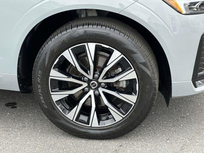 2024 Volvo XC60 B5 Core Dark Theme