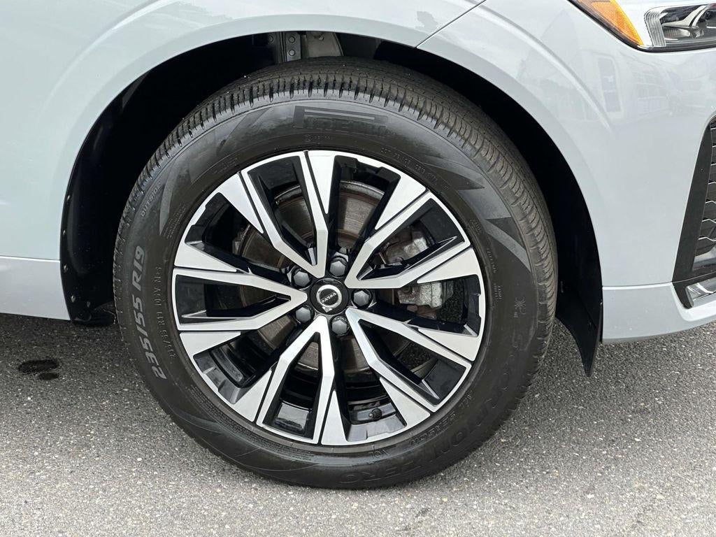 2024 Volvo XC60 B5 Core Dark Theme