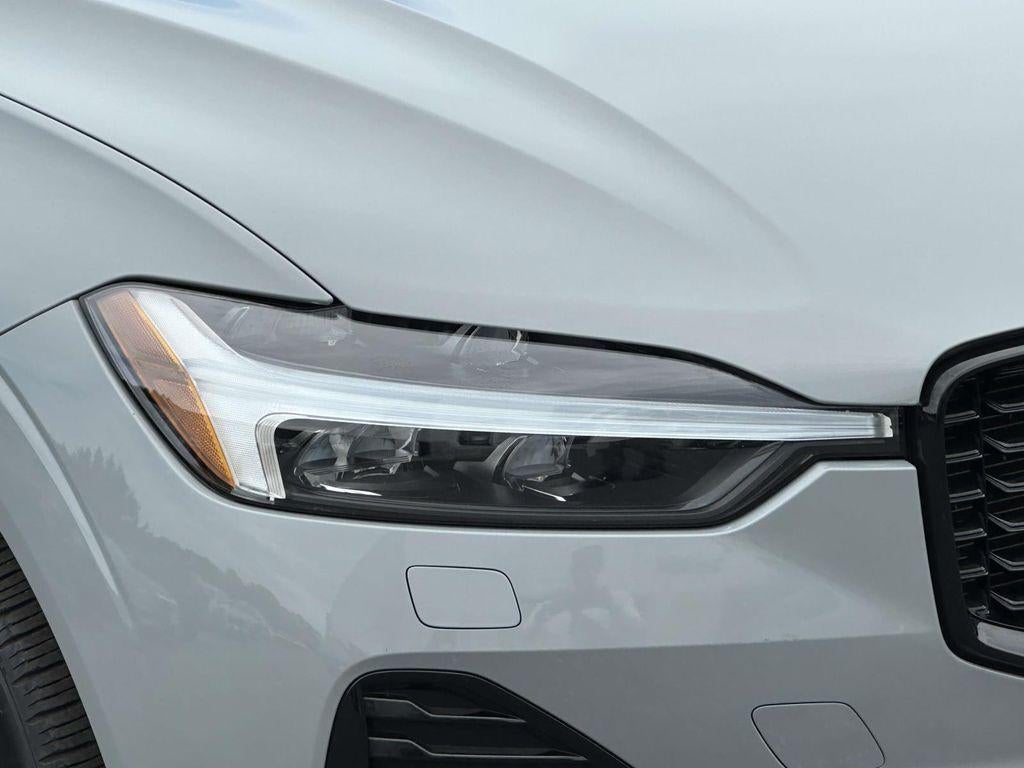 2024 Volvo XC60 B5 Core Dark Theme