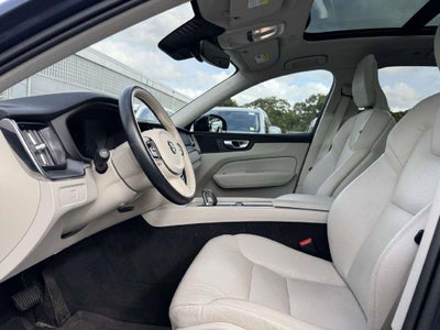 2024 Volvo XC60 B5 Core Dark Theme