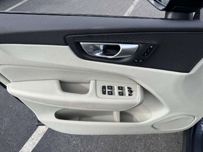2024 Volvo XC60 B5 Core Dark Theme