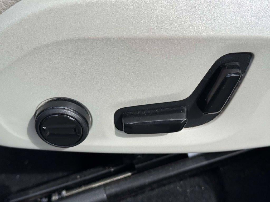 2024 Volvo XC60 B5 Core Dark Theme