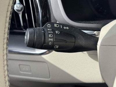 2024 Volvo XC60 B5 Core Dark Theme