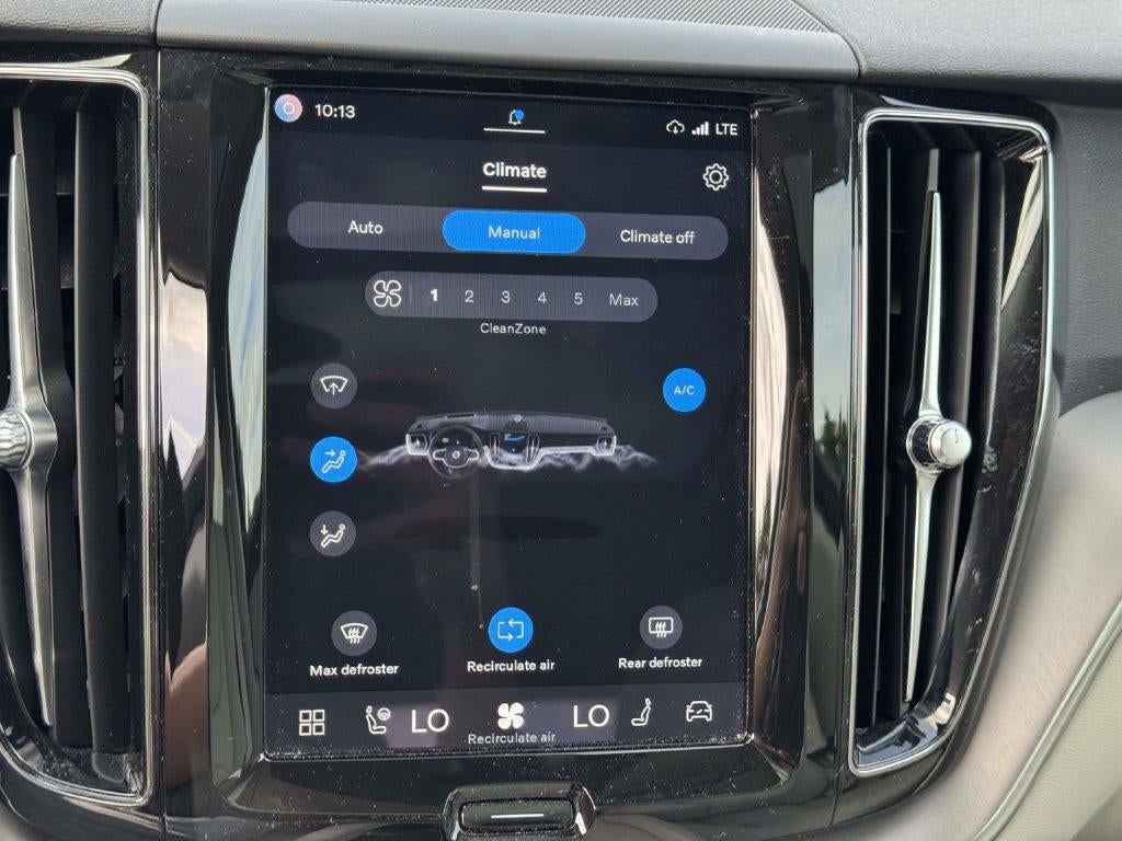 2024 Volvo XC60 B5 Core Dark Theme