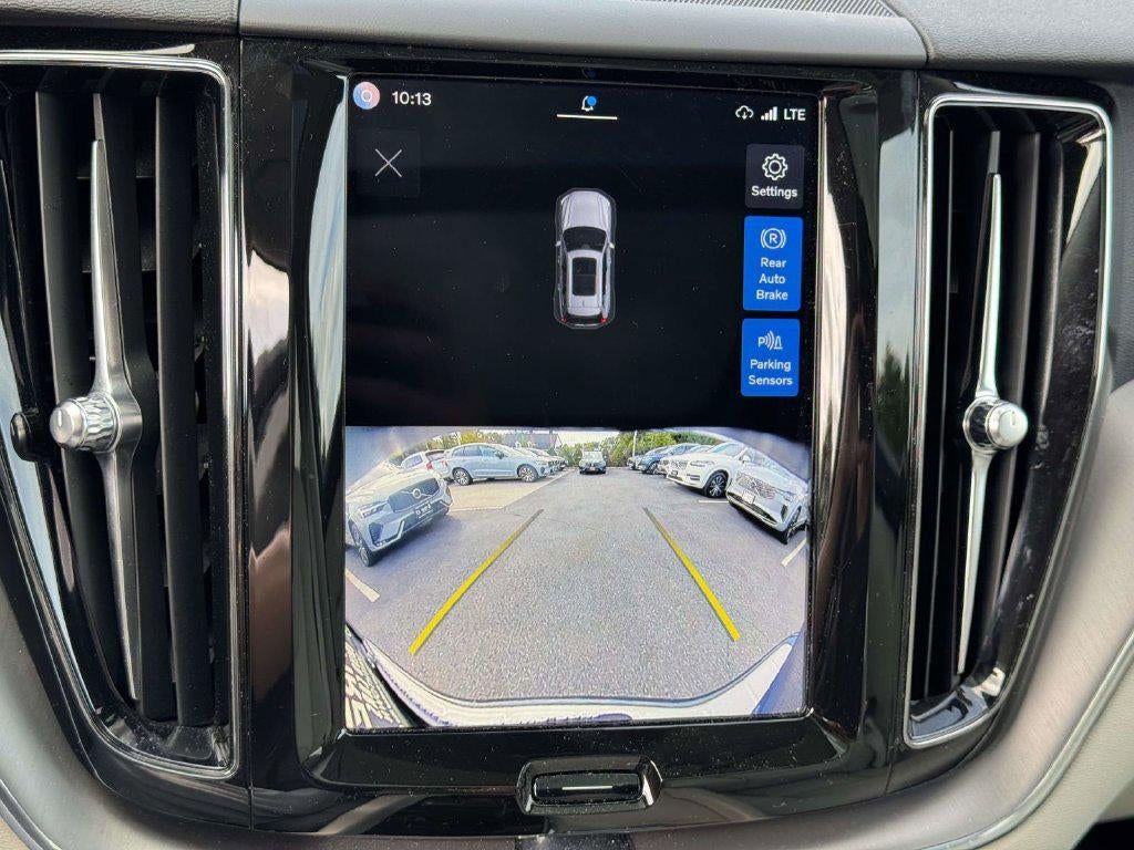 2024 Volvo XC60 B5 Core Dark Theme