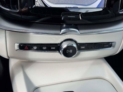 2024 Volvo XC60 B5 Core Dark Theme
