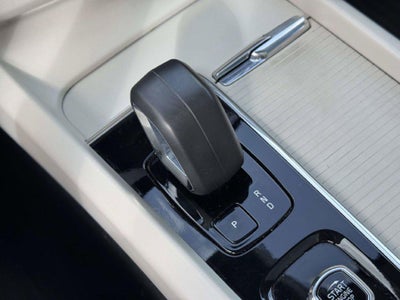 2024 Volvo XC60 B5 Core Dark Theme