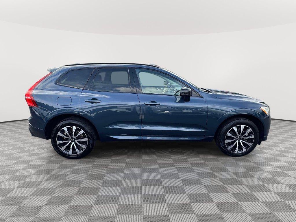 2024 Volvo XC60 B5 Core Dark Theme