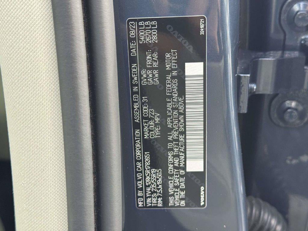 2024 Volvo XC60 B5 Core Dark Theme