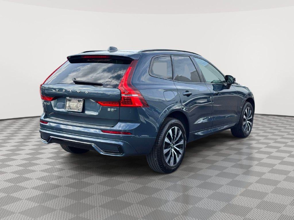 2024 Volvo XC60 B5 Core Dark Theme