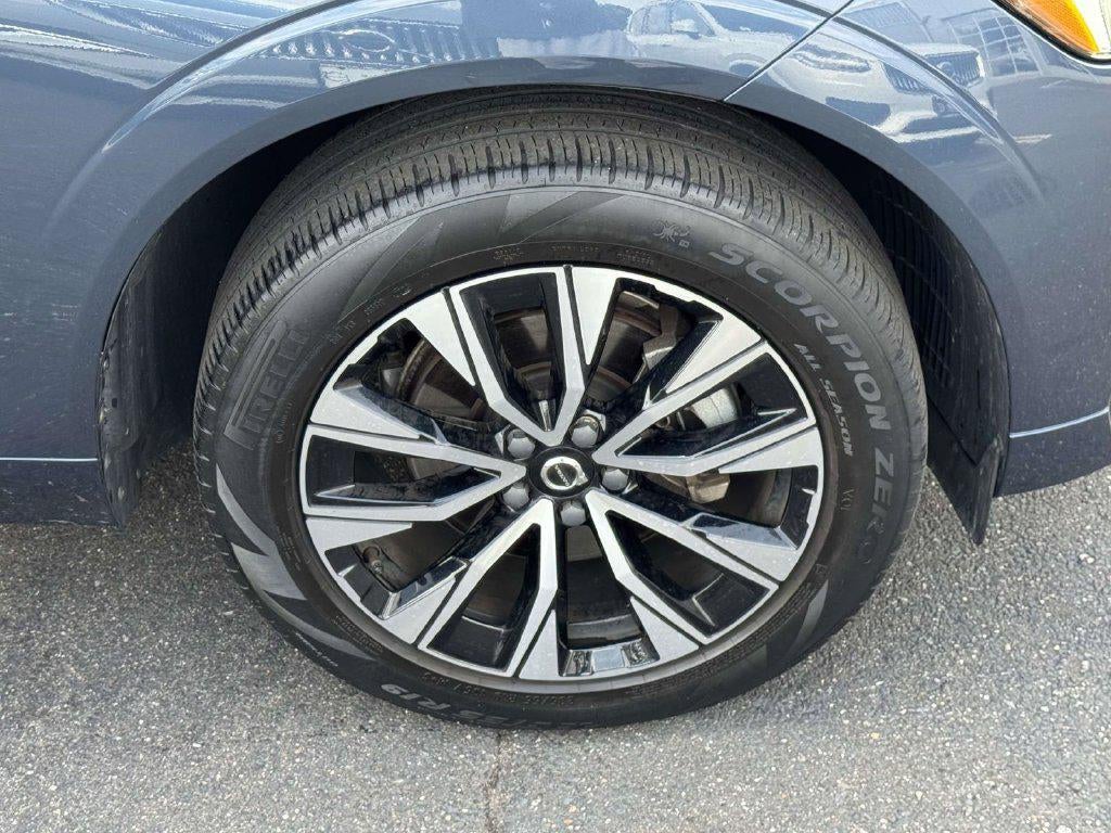 2024 Volvo XC60 B5 Core Dark Theme