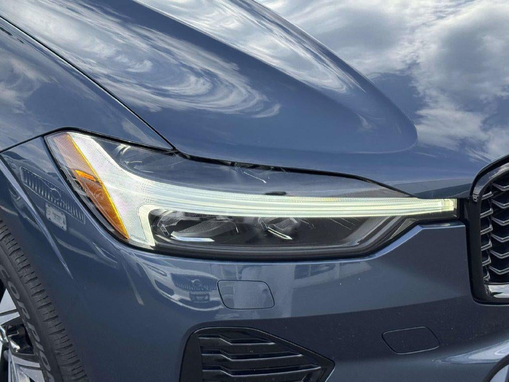2024 Volvo XC60 B5 Core Dark Theme