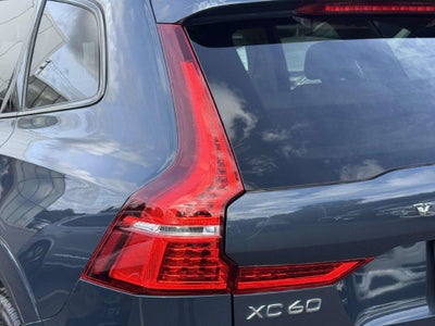 2024 Volvo XC60 B5 Core Dark Theme