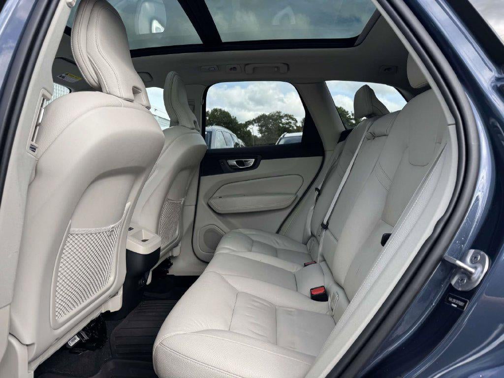 2024 Volvo XC60 B5 Core Dark Theme