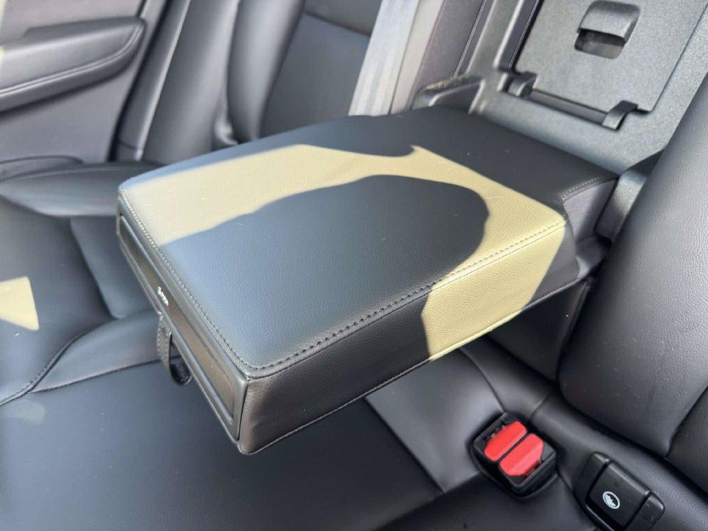 2024 Volvo XC60 B5 Core Dark Theme
