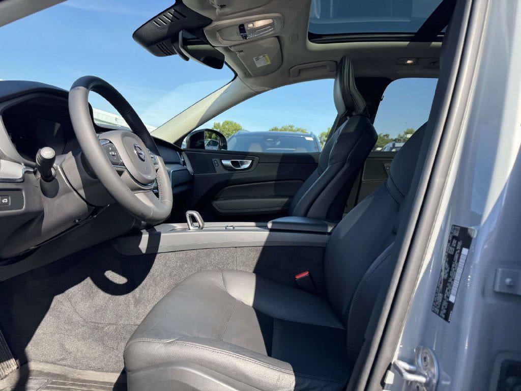 2024 Volvo XC60 B5 Core Dark Theme