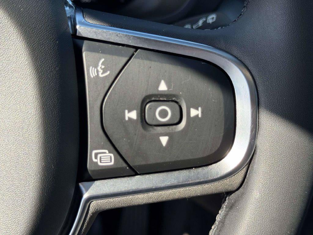2024 Volvo XC60 B5 Core Dark Theme