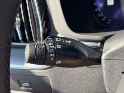 2024 Volvo XC60 B5 Core Dark Theme