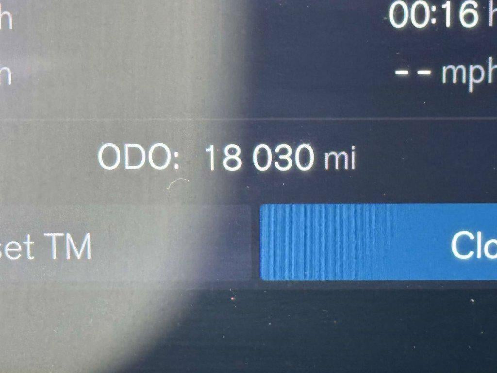2024 Volvo XC60 B5 Core Dark Theme
