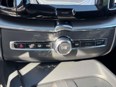 2024 Volvo XC60 B5 Core Dark Theme