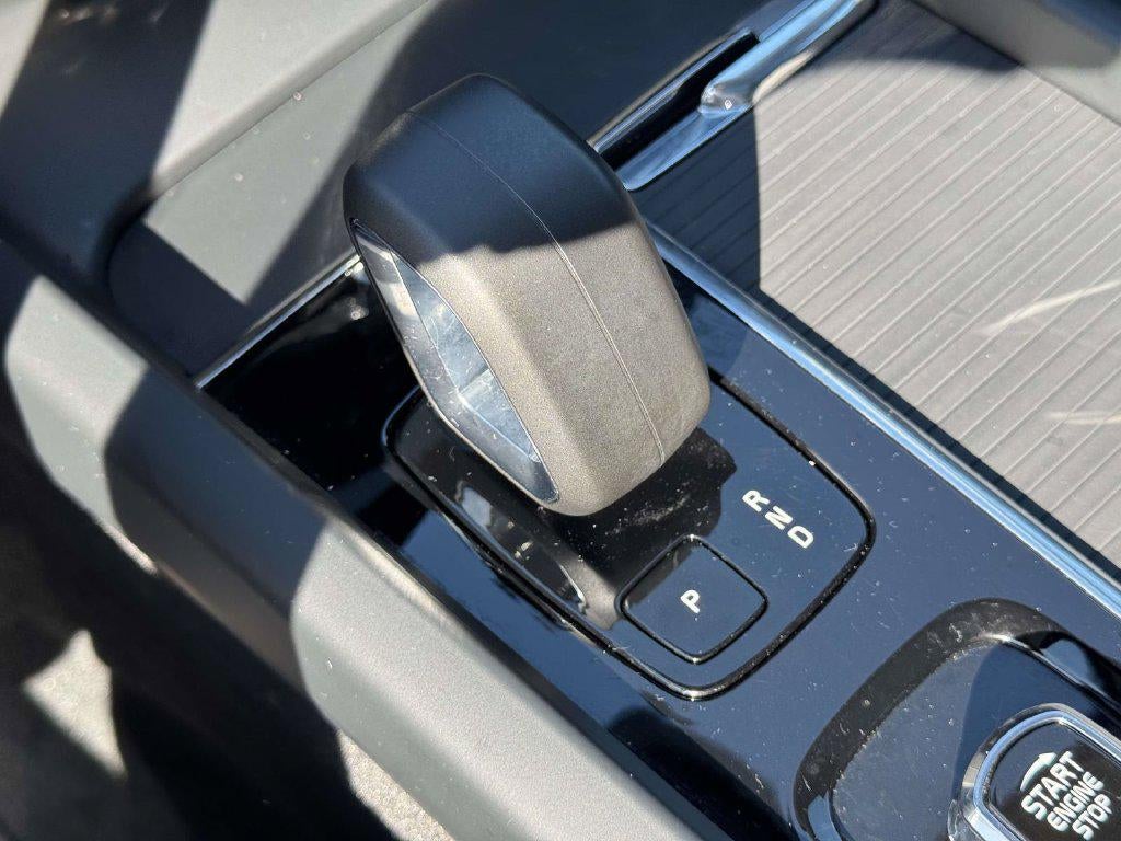 2024 Volvo XC60 B5 Core Dark Theme
