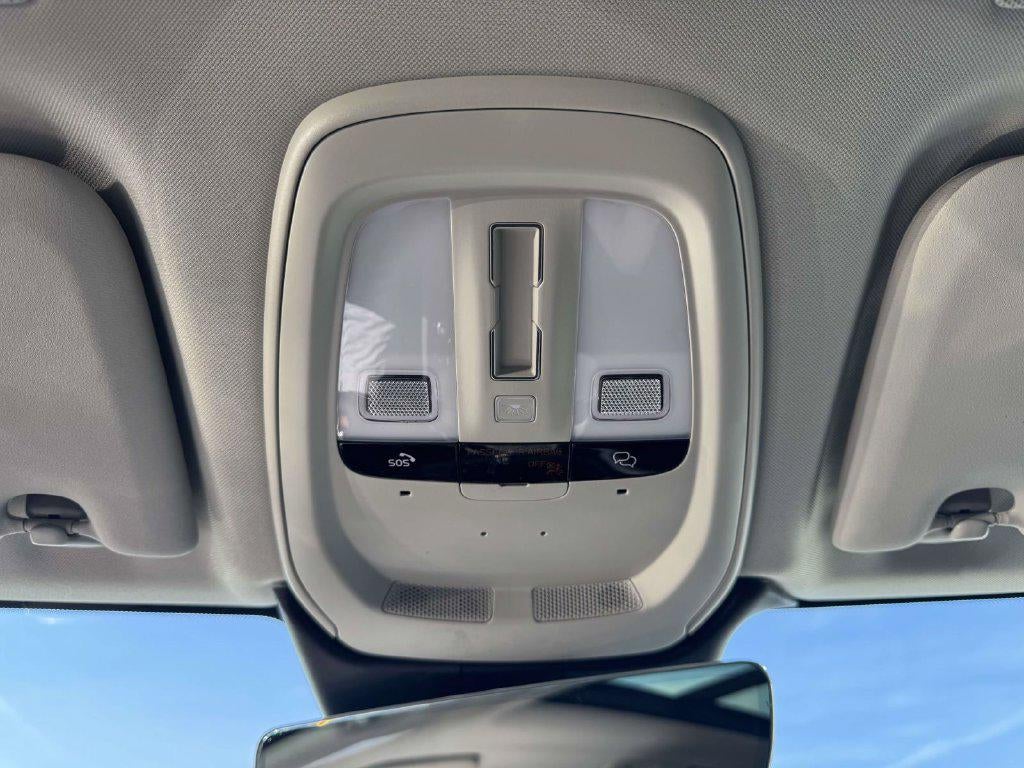 2024 Volvo XC60 B5 Core Dark Theme