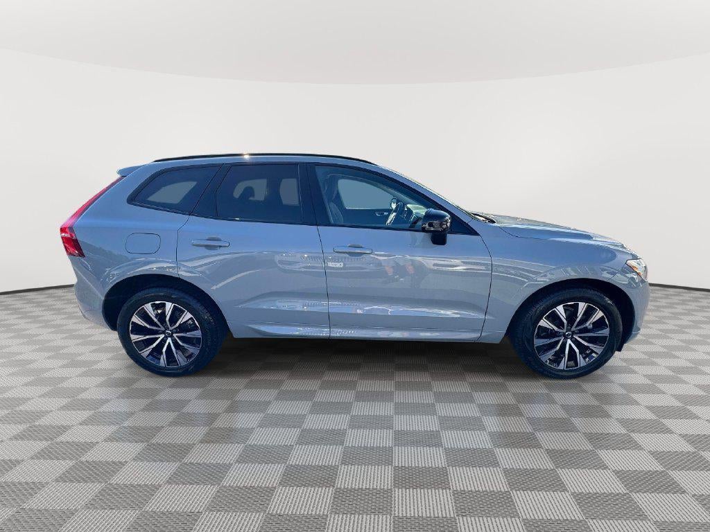 2024 Volvo XC60 B5 Core Dark Theme