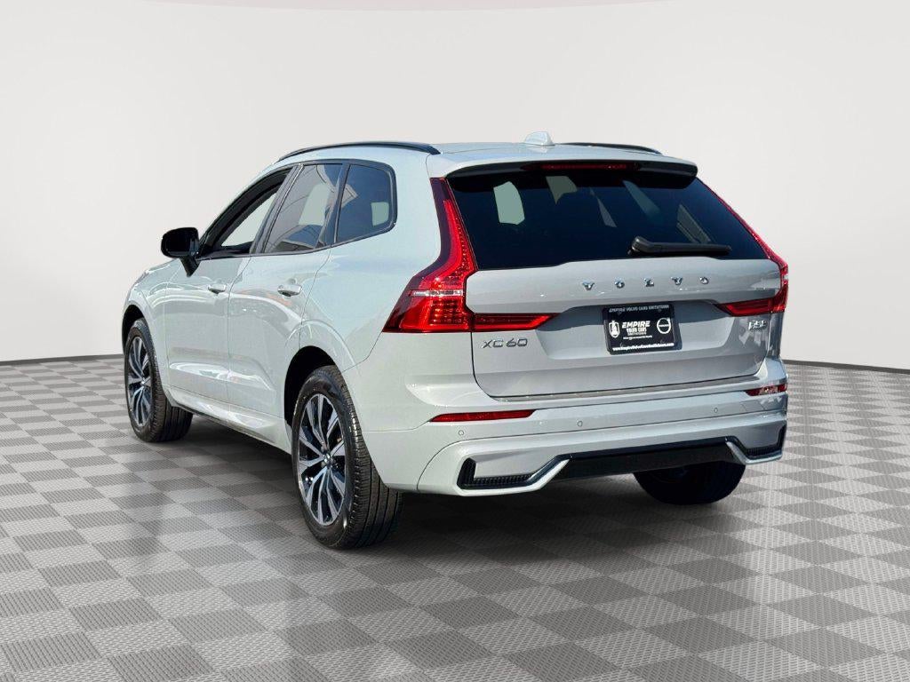 2024 Volvo XC60 B5 Core Dark Theme