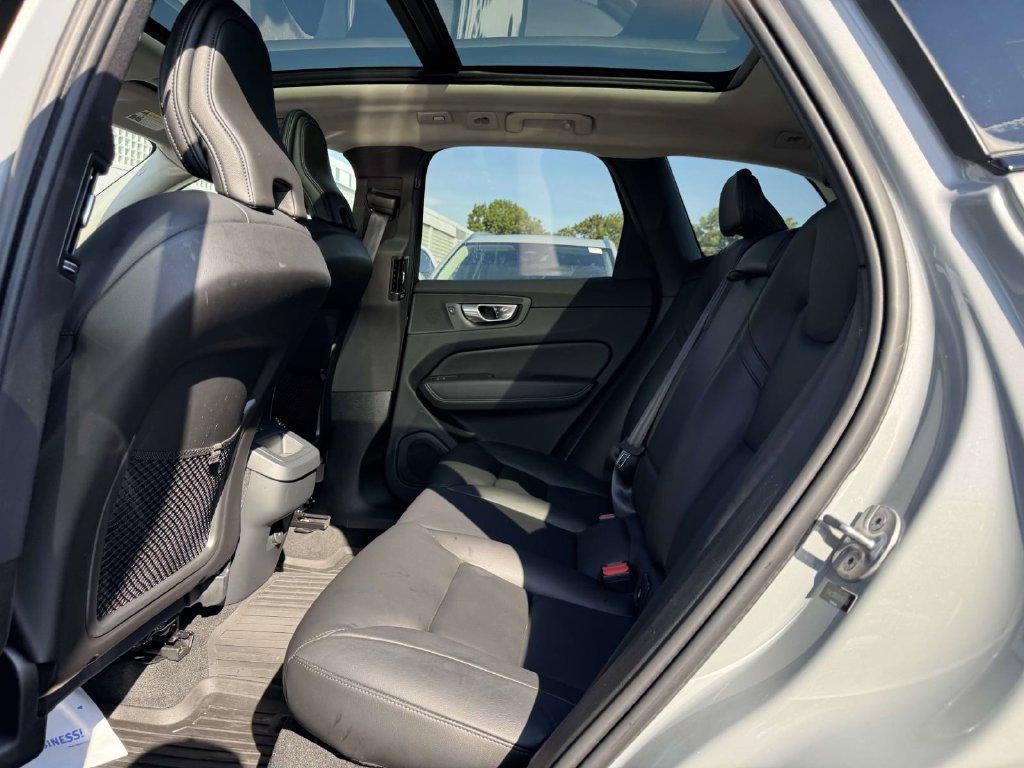 2024 Volvo XC60 B5 Core Dark Theme