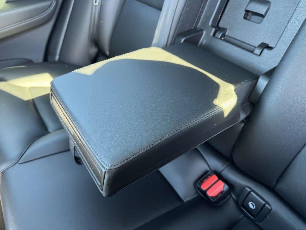 2024 Volvo XC60 B5 Core Dark Theme