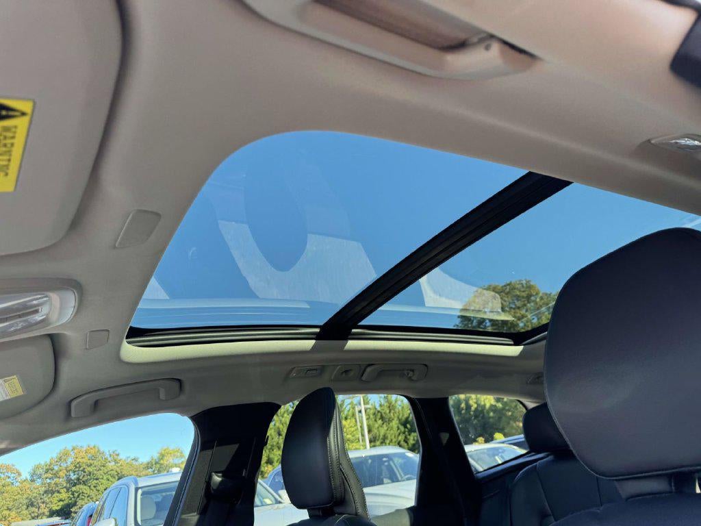 2024 Volvo XC60 B5 Core Dark Theme