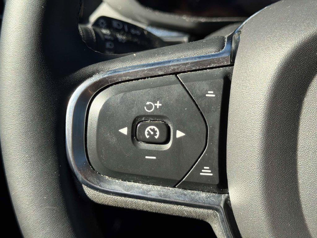 2024 Volvo XC60 B5 Core Dark Theme