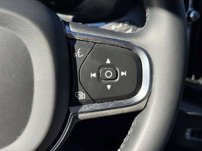 2024 Volvo XC60 B5 Core Dark Theme